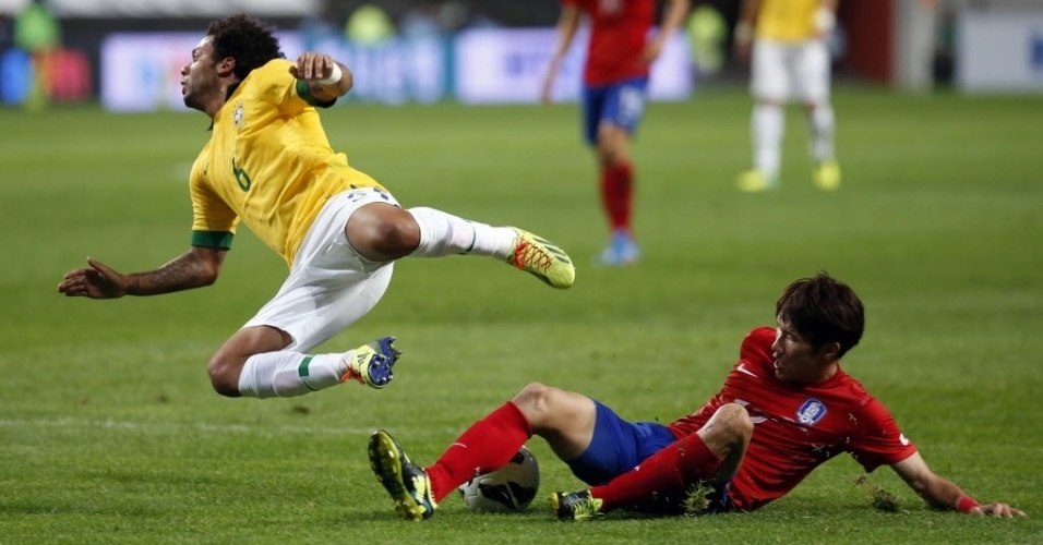 Marcelo é derrubado durante amistoso da seleção contra a Coreia