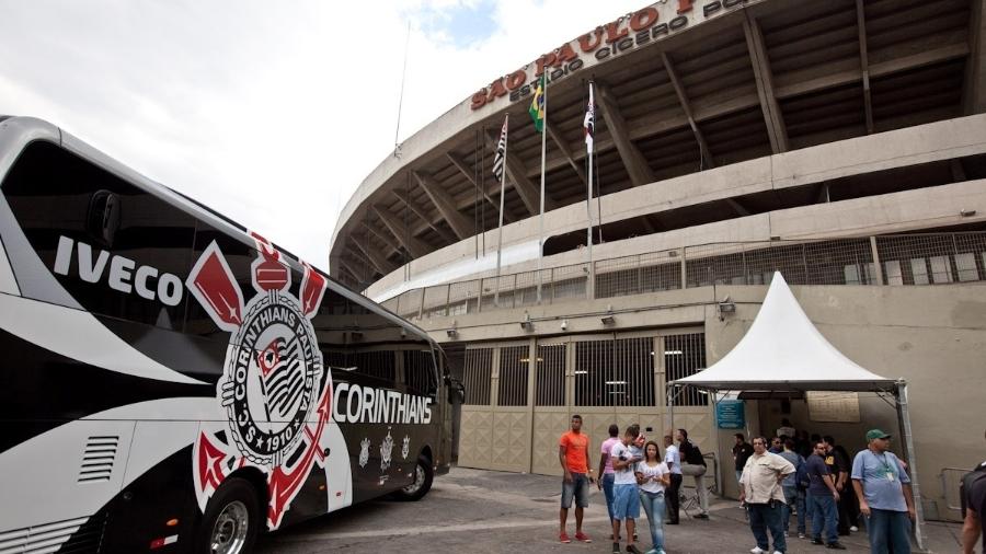 Corinthians chega ao Morumbi para o jogo contra o São Paulo em jogo da temporada 2013 - Simon Plestenjak/UOL