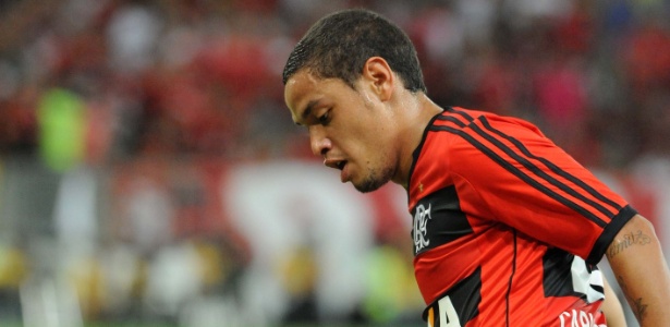 Carlos Eduardo melhorou o nível das atuações no Flamengo, mas não consegue jogar 90 minutos - Alexandre Vidal/Fla Imagem