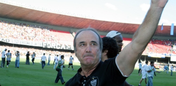 Levir Culpi, que já comandou o Atlético, assinou contrato até o final de dezembro - Folhapress