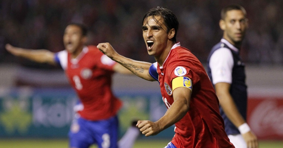 07.set.2013 - Bryan Ruiz, da Costa Rica, comemora após marcar um gol na partida contra os EUA pelas eliminatórias da Copa-2014