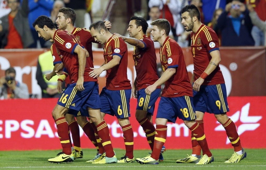 15.out.2013 - Jogadores da Espanha comemoram o gol marcado por Negredo (dir.) na partida contra a Geórgia pelas eliminatórias da Copa-2014; espanhóis venceram por 2 a 0