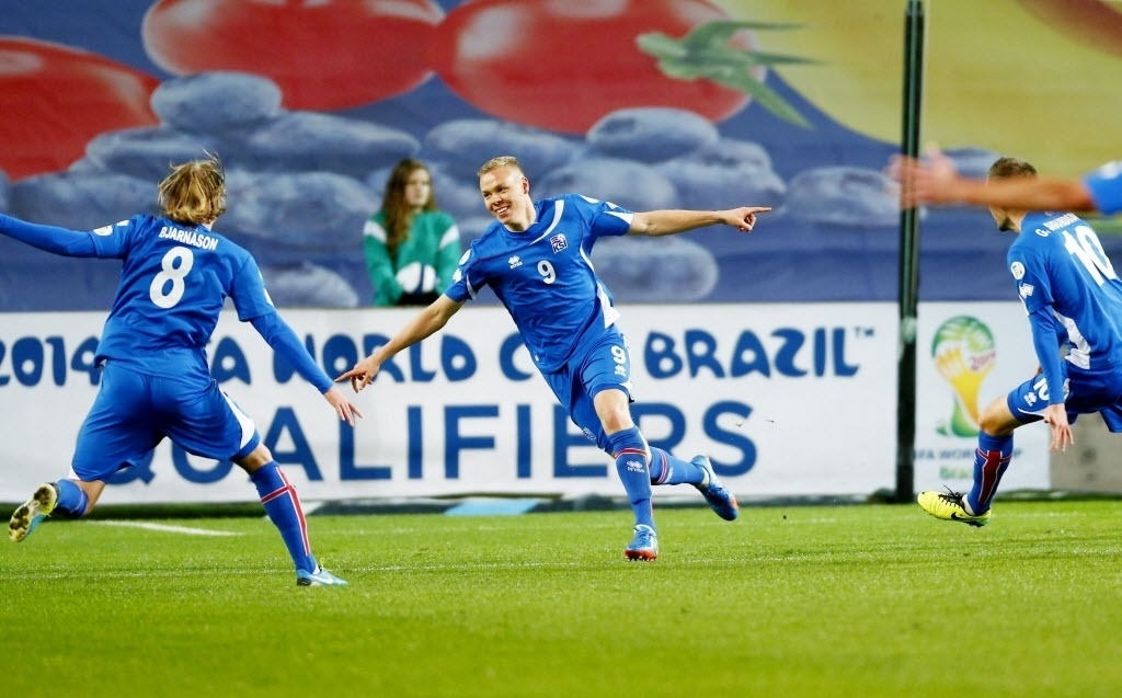 15.out.2013 - Kolbeinn Sigthorsson, da Islândia, comemora após marcar contra a Noruega pelas Eliminatórias Europeias