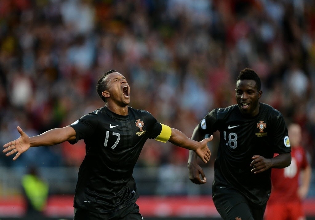 15.out.2013 - Nani (e.) comemora após marcar para Portugal contra Luxemburgo em jogo válido pelas Eliminatórias Europeias