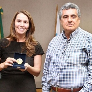 15.out.2013 - Patrícia Amorim recebe medalha do presidente da Ferj, Rubens Lopes - undefined