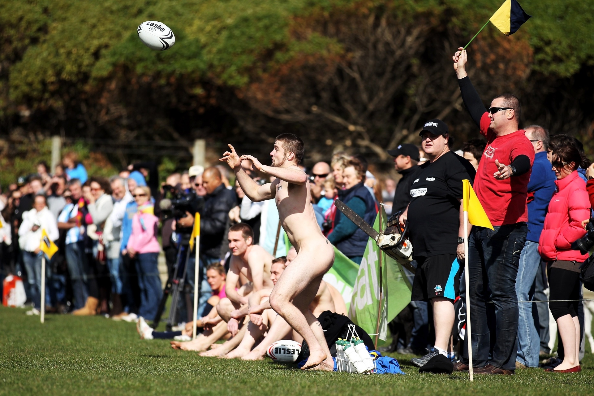 Multidão se aglomera para assistir a partida - Warren Little/Getty Images