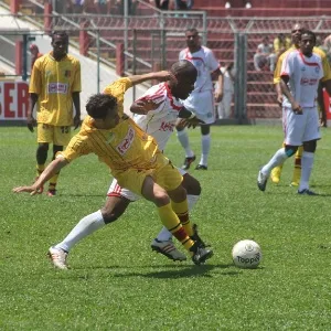 20.out.2013 - No tempo normal, os times empataram em 1 a 1 - undefined