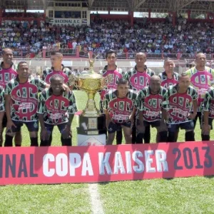 20.out.2013 - O time da Família 100 Valor, finalista da Série A da Copa Kaiser - undefined