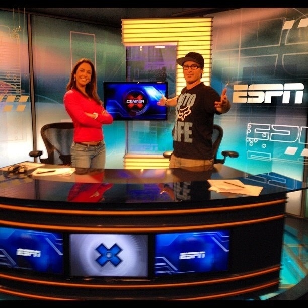 Apresentadora Juliana Veiga com Luciano Kdera no X Center da ESPN - Arquivo Pessoal
