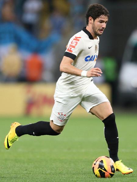 Pato, à época jogador do Corinthians, durante partida contra o Grêmio, em 2013. - Vinícius Costa/ Agência Preview