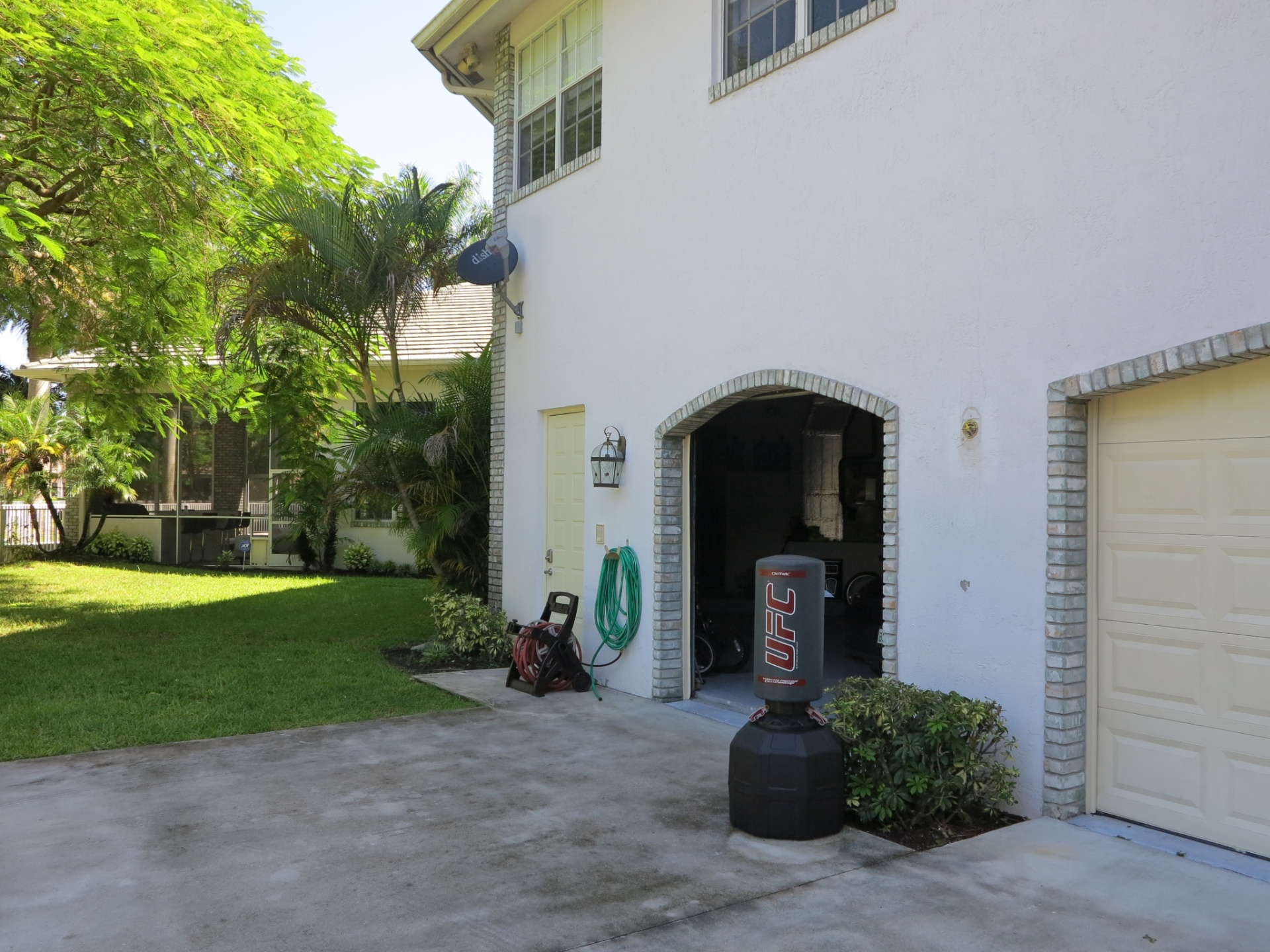 Vista da parte de trás da casa de Vitor Belfort e Joana Prado na Flórida, nos Estados Unidos - Maurício Dehò/UOL
