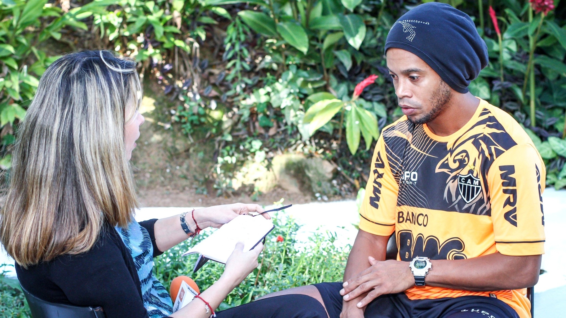 Ronaldinho Gaúcho, do Atlético-MG, concede entrevista durante o Fifa Media Day, na Cidade do Galo (24/10/2013)
