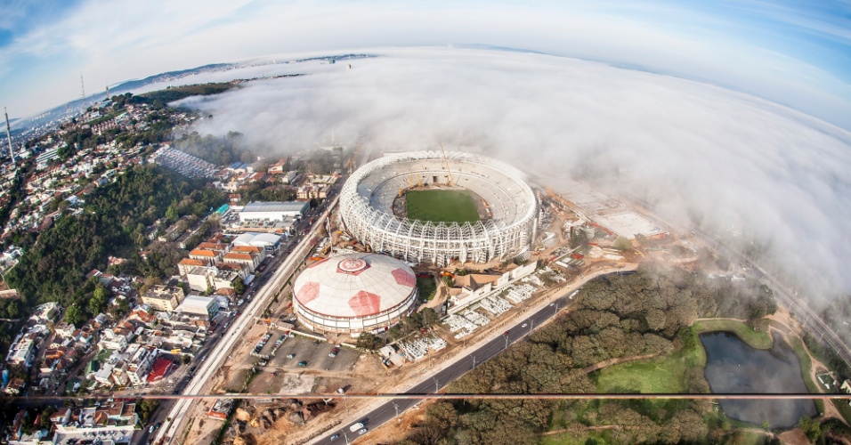 10.09.2013 - Fotos do Ministério do Esporte mostram evolução da reforma do Beira-Rio, em Porto Alegre