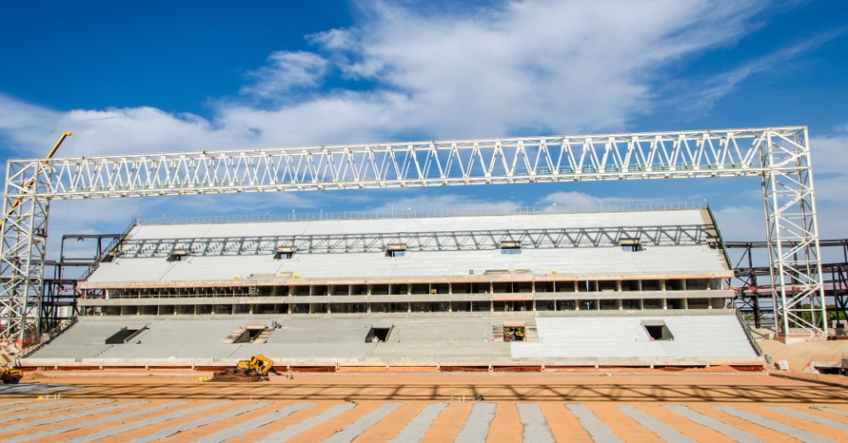 11.09.2013 - Imagens mostram evolução da obra da Arena Pantanal, estádio de Cuiabá para a Copa de 2014