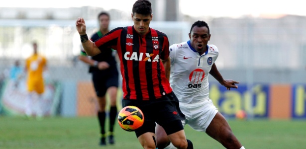 Obina, que defendeu o Bahia em 2013, pode voltar a atuar no futebol mineiro - Felipe Oliveira/AGIF