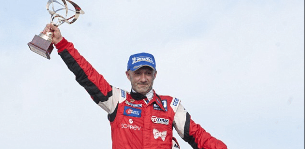 Ex-goleiro Fabien Barthez ganha campeonato de carros de turismo na França - Reprodução/Daily Mail