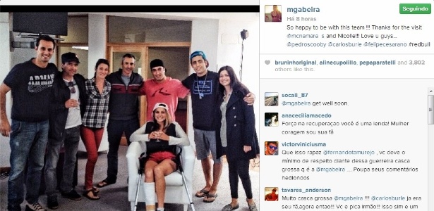 Maya Gabeira ao lado de sua equipe após receber alta - Reprodução/Instagram