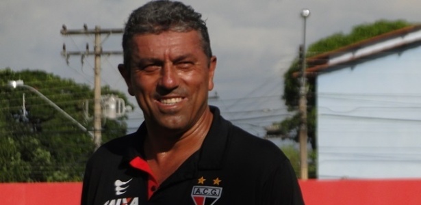 Diretoria do Atl&Atilde;&copy;tico-GO efetiva Gilberto Pereira como treinador -  30/10/2013 - UOL Esporte