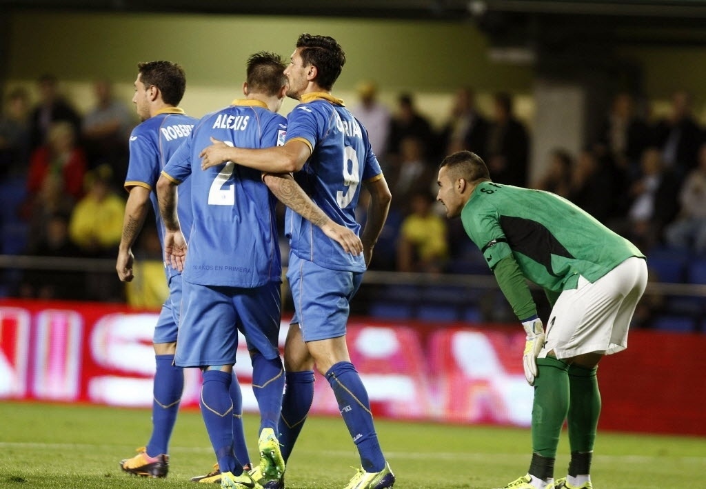 31.out.2013 - Ciprian Marica comemora gol do Getafe após falha do goleiro do Villarreal pelo Campeonato Espanhol - Domenech Castelló/EFE