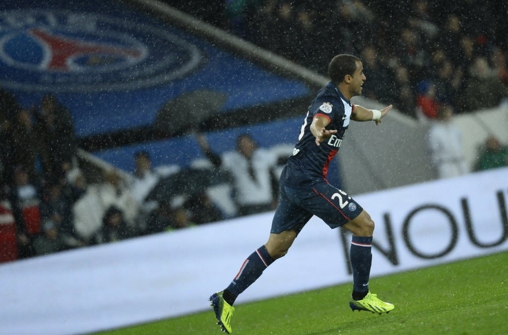 01.11.13 - Lucas comemora gol do PSG contra o Lorient pelo Campeonato Francês - LIONEL BONAVENTURE/AFP PHOTO