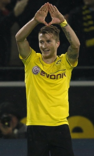01.11.13 - Marco Reus comemora gol do Dortmund contra o Stuttgart pelo Campeonato Alemão
