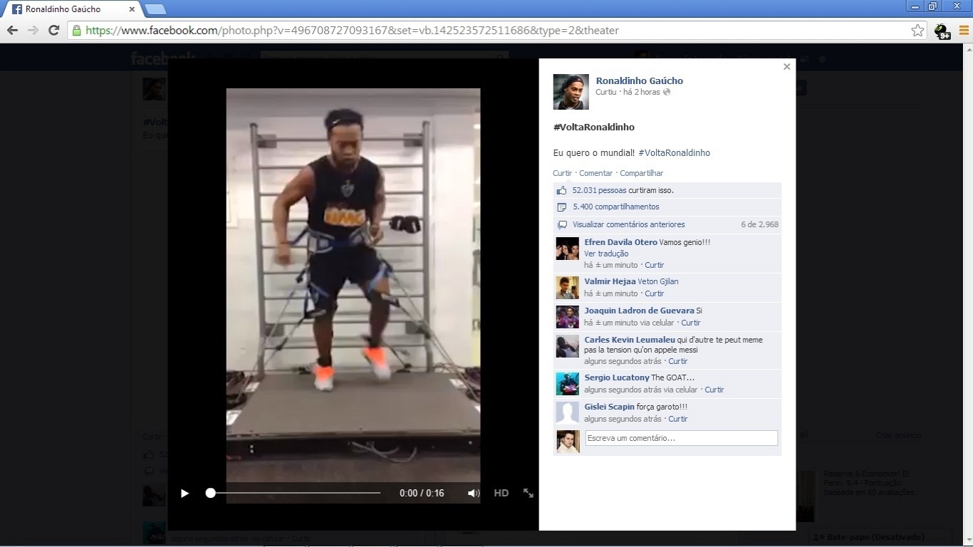 1 novembro 2013 - Ronaldinho Gaúcho posta foto e vídeo em seu facebook mostrando uma sessão de tratamento fisioterápico