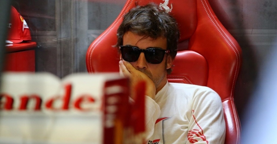 Fernando Alonso teve problemas com a Ferrari nos treinos livres. Ele e Massa rodaram sempre abaixo dos 10 primeiros