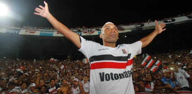 Flávio Caça Rato fez o gol do acesso do clube pernambucano