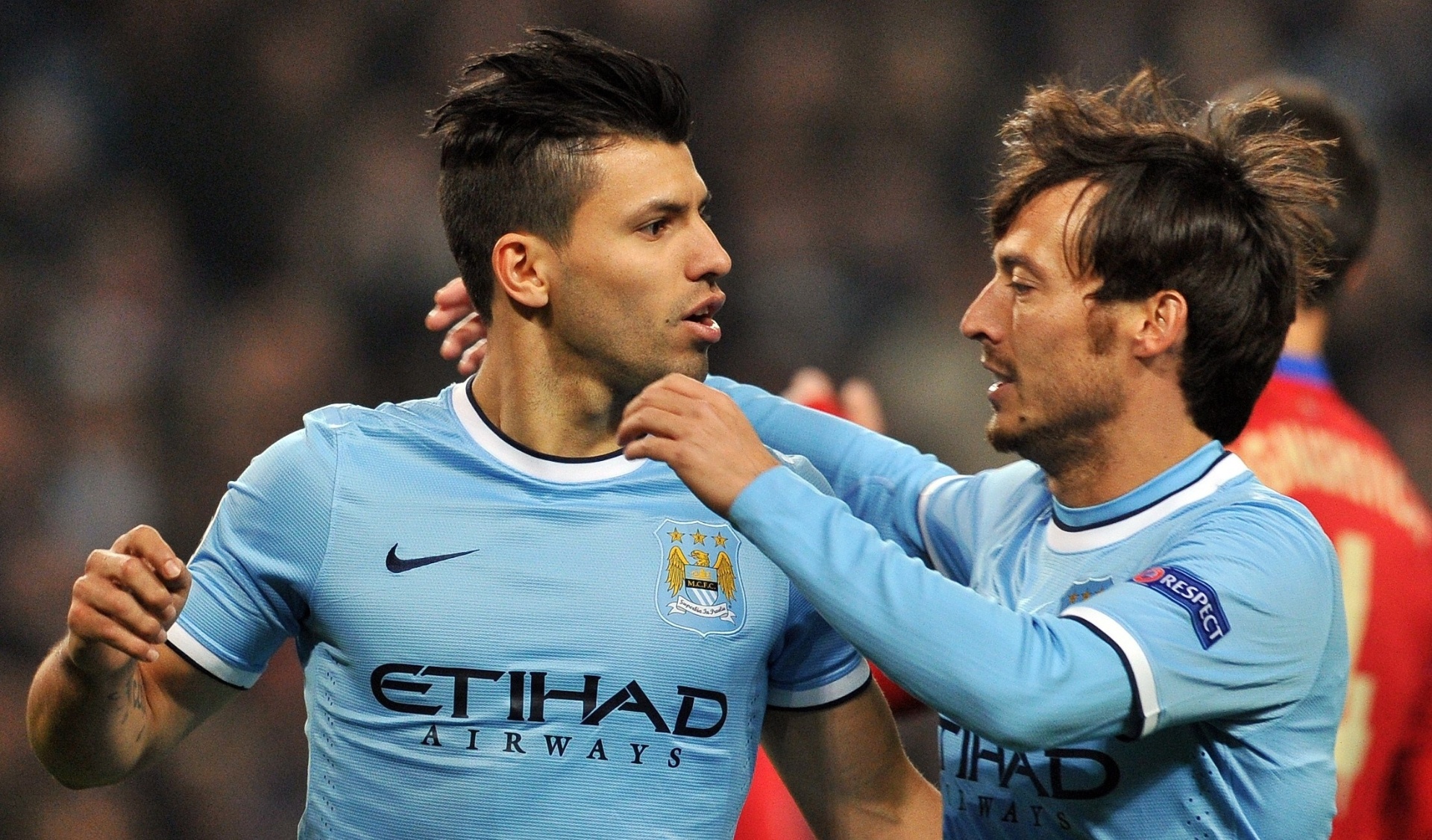 05.nov.2013 - Argentino Agüero abre o placar para o Manchester City sobre o CSKA, pelo grupo D da Liga dos Campeões - AFP PHOTO / PAUL ELLIS