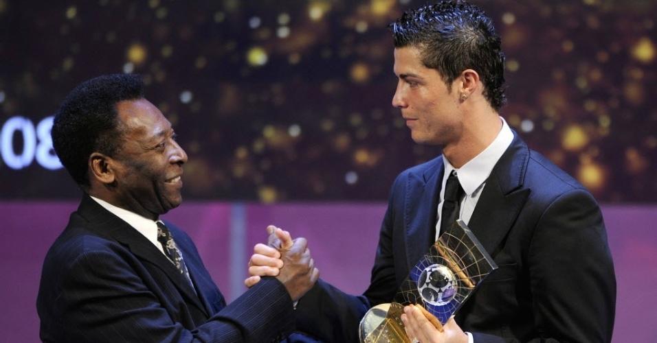 Pelé e Cristiano Ronaldo em 2008; ex-atleta teria chamado o português de 'Cristiano Leonardo'