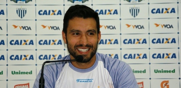 Tiago teve uma passagem pelo Avaí e chega para disputar posição com Jaílson e Gustavo - Alceu Atherino / site oficial do Avaí