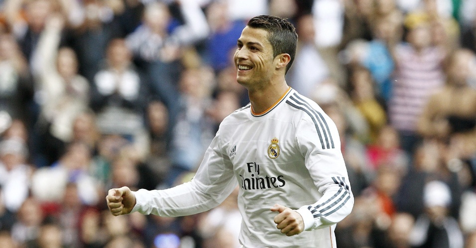 09.nov.2013 - Cristiano Ronaldo comemora após marcar contra o Real Sociedad, pelo Campeonato Espanhol