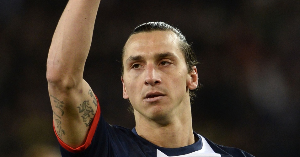 09.nov.2013 - Ibrahimovic marca pelo Paris Saint-Germain contra o Nice, pelo Campeonato Francês