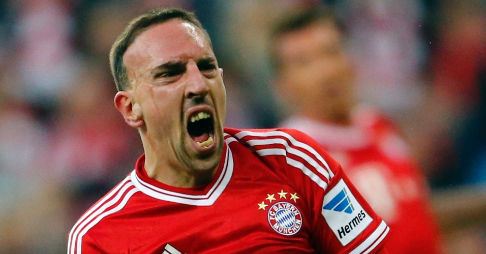 09.nov.2013 - Ribery, do Bayern de Munique, comemora o gol marcado contra o Augsburg, pelo Campeonato Alemão