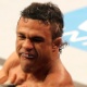 09.nov.2013 - Vitor Belfort comemora com a torcida após nocautear Dan Henderson com um chute na cabeça no UFC Goiânia - William Lucas/inovafoto