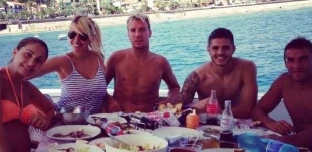 Wanda Nara se divorciou de Maxi e casou com Icardi, ex-companheiro do atacante - Reprodução / Twitter - Reprodução / Twitter