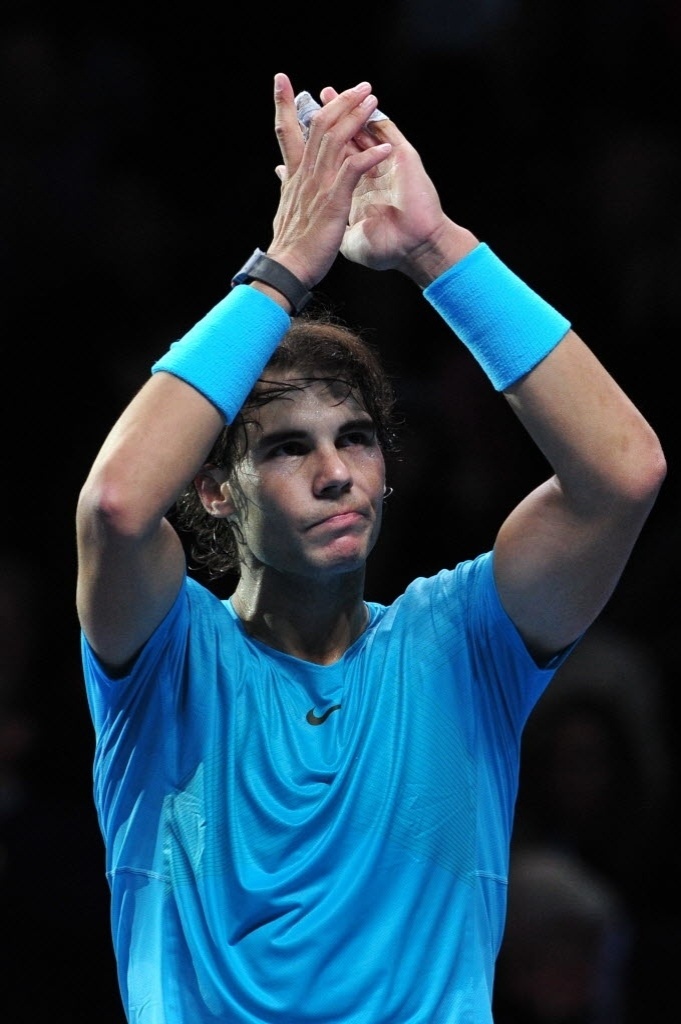 Nadal venceu Federer por 2 sets a 0 (7-5 e 6-3) e disputa a decisão das Finais da ATP