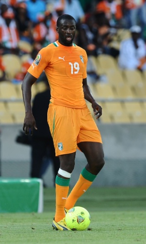 22.jan.2013 - Yaya Touré domina a bola durante a partida contra Togo pela Copa Africana de Nações