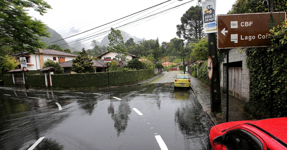Rua Castro Alves, de Teresópolis, também leva à Granja Comary e recebeu asfalto