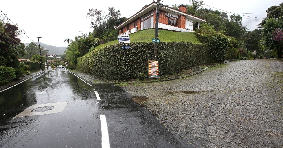 Rua que dá acesso ao CT da CBF em Teresópolis ganhou asfalto recentemente