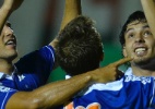 Aplaudido por torcida rival, Cruzeiro faz 3 a 1 no Vitória e completa festa do título