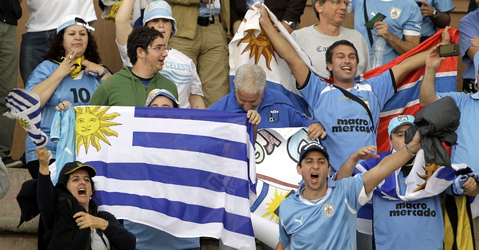 Torcida do Uruguai antes da partida contra a Jordânia, em Amman - 13.11.2013