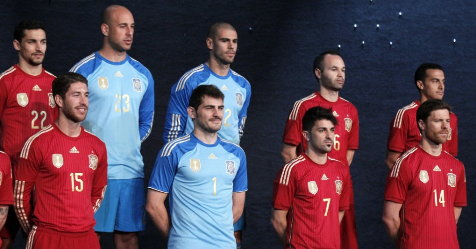 13.nov.2013 - Seleção da Espanha apresenta uniforme para a disputa da temporada de 2014