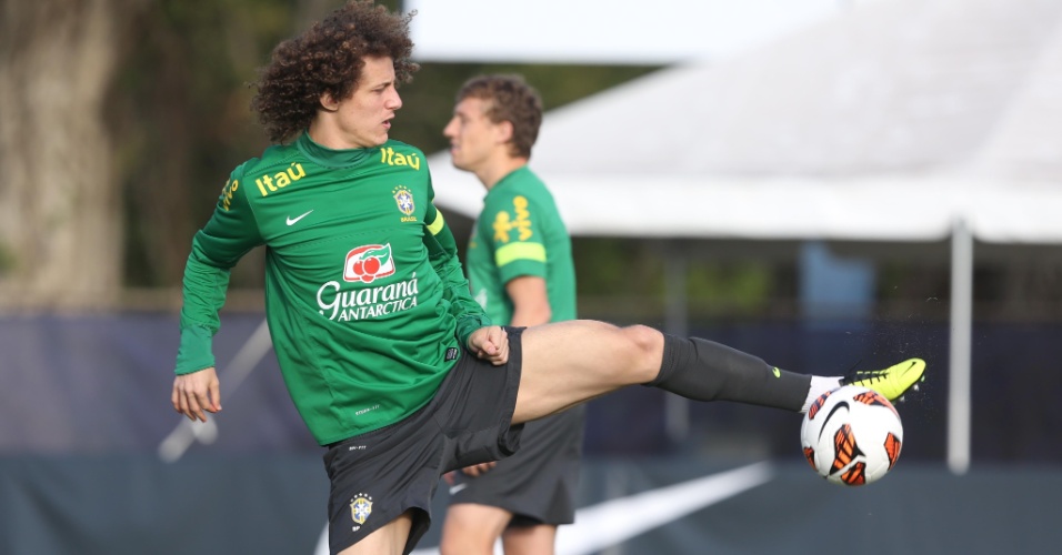 14.nov.2013 - David Luiz durante treino da seleção brasileira em Miami
