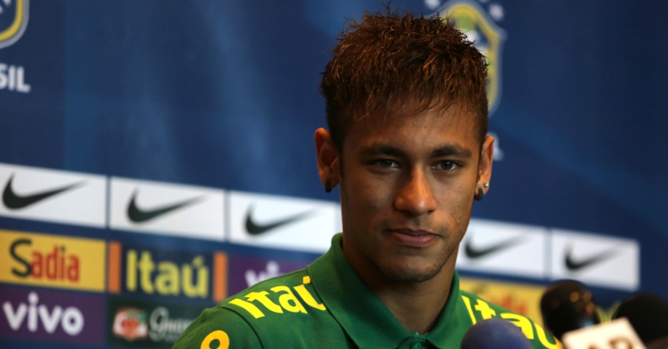 14.nov.2013 -  Antes do treinamento em Miami, Neymar conversou com a imprensa; Brasil encara Honduras e Chile