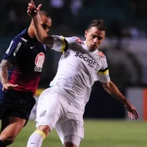 Montillo tenta armar a jogada para o Santos contra o Bahia pelo Brasileirão (14.nov.2013) - undefined