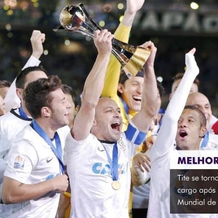 Capitão Alessandro ergue a taça após vitória do Corinthians contra o Chelsea no Mundial de Clubes de 2012