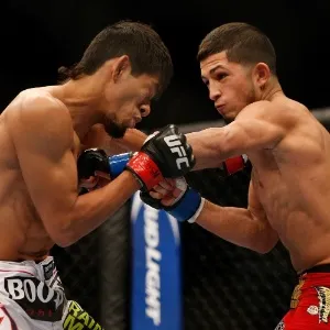 Americano Sergio Pettis disfere golpe no mexicano Will Campuzano e vence a luta do UFC 167 em Las Vegas - Josh Hedges/Zuffa LLC