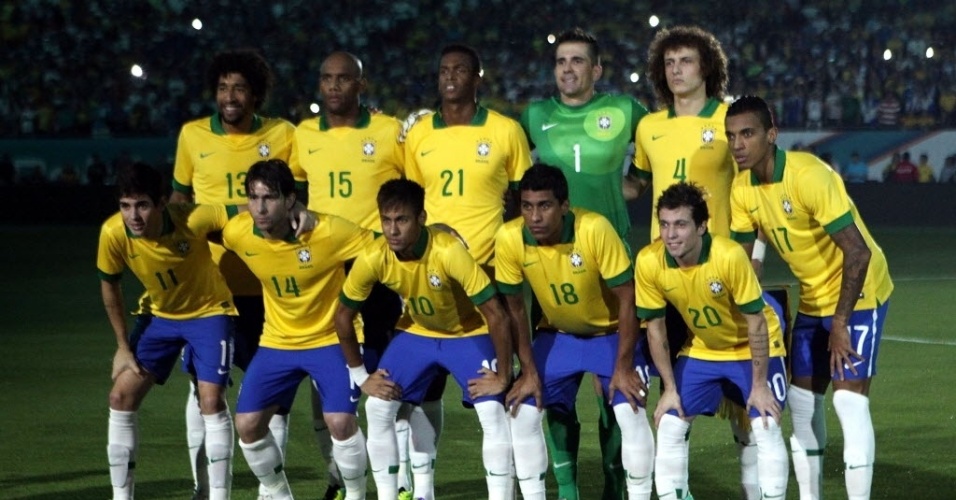 16.nov.2013 - Seleção brasileira posa para foto antes de amistoso contra Honduras em Miami (EUA)