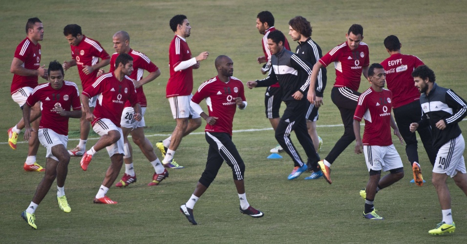 17.nov.2013 - A seleção do Egito também tirou o dia para treinar, em Cairo